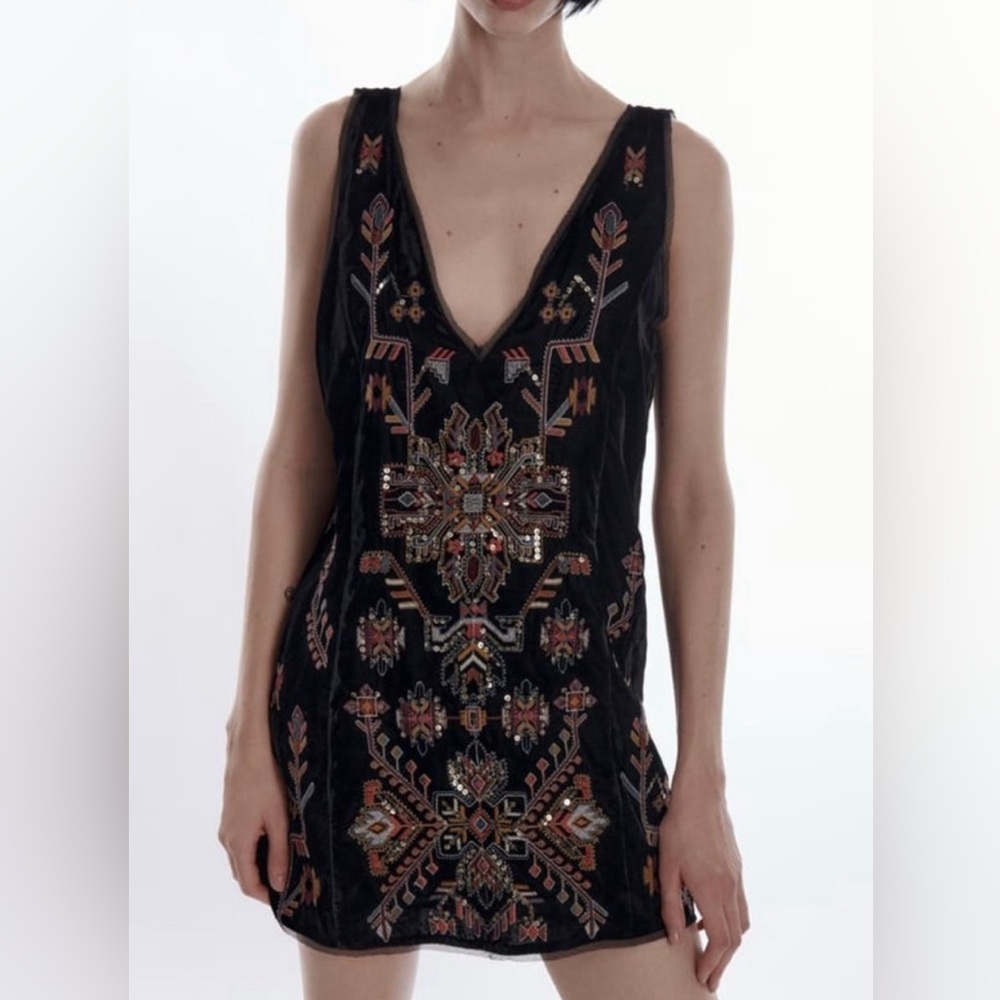 Zara embroidered dress - only worn once -